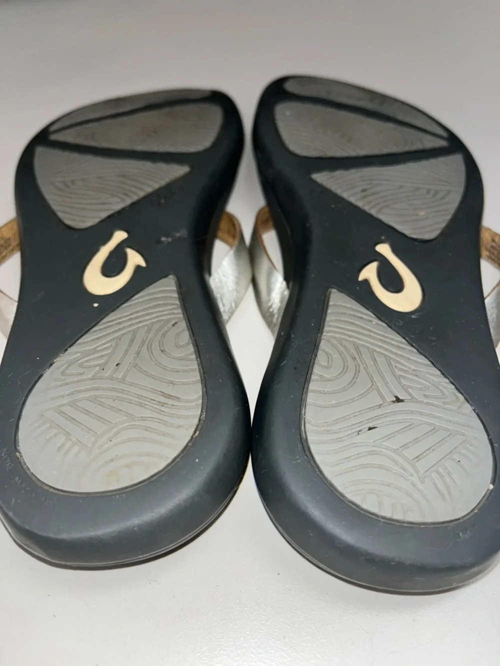 OluKai Metallic Gold Strap Gray Footbed Sandals Size 7